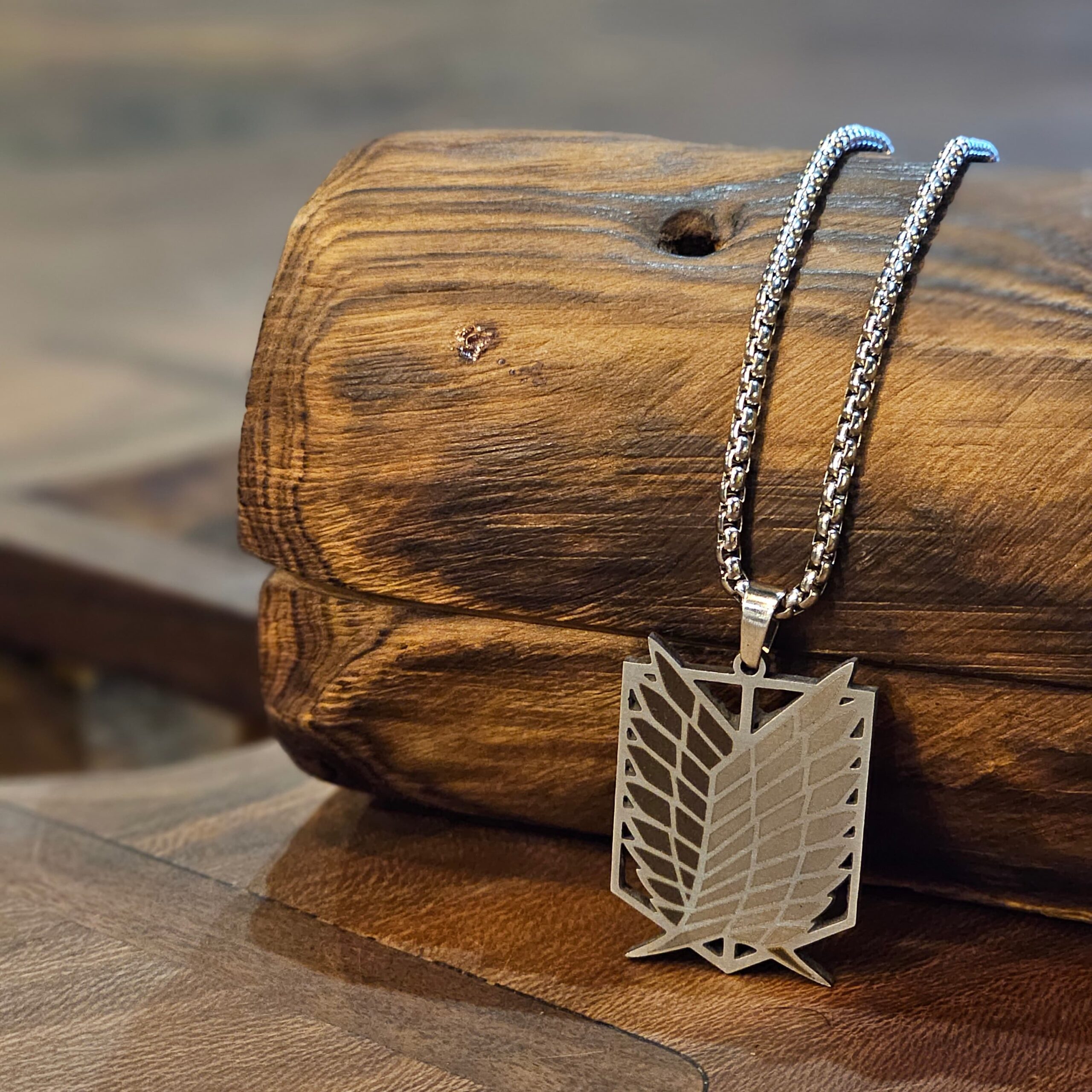 گردنبند اتک آن تایتان (Attack on Titan) گردنبند اتک آن تایتان (Attack on Titan)