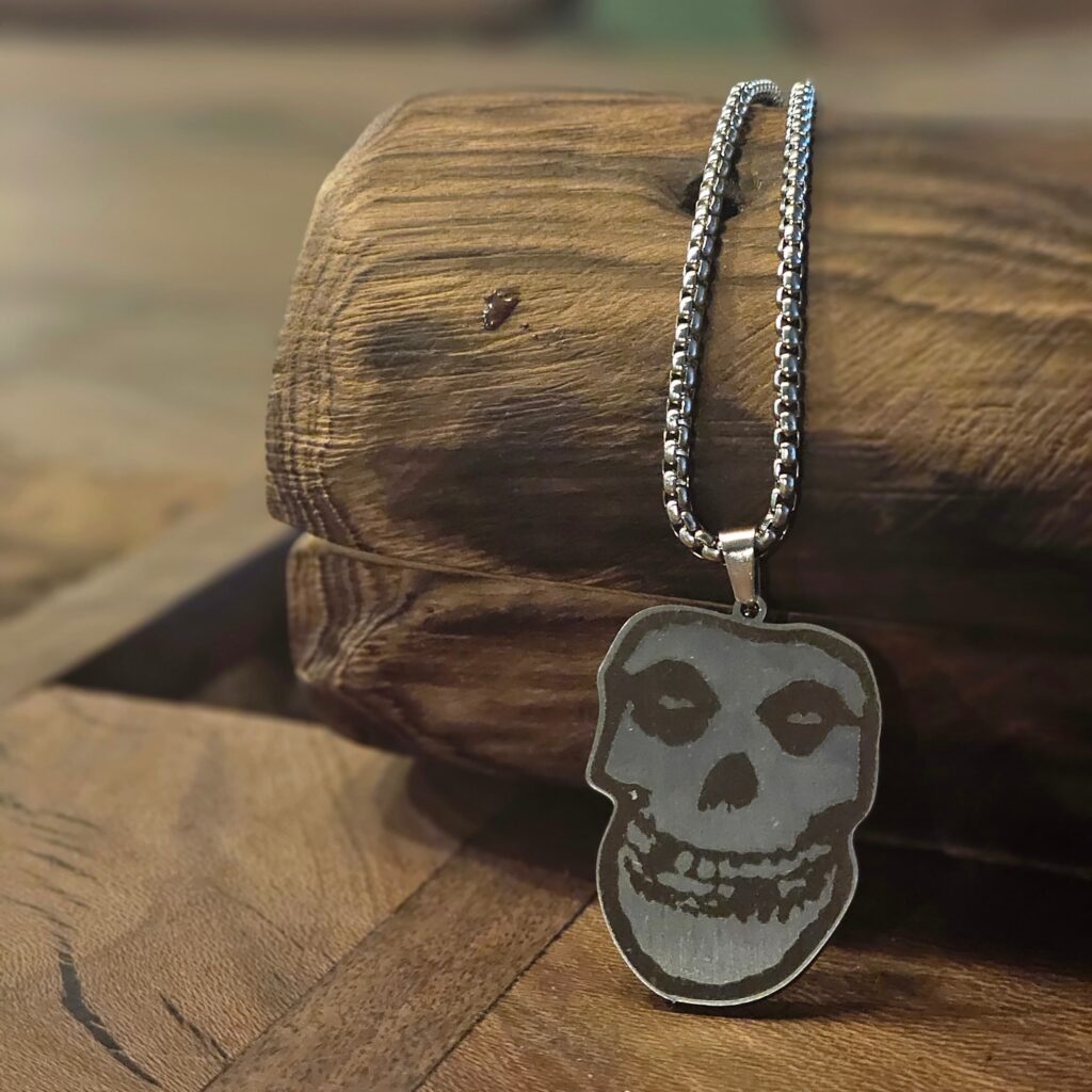 گردنبند میسفیتز – کریمسون گوست (Misfits – Crimson Ghost)