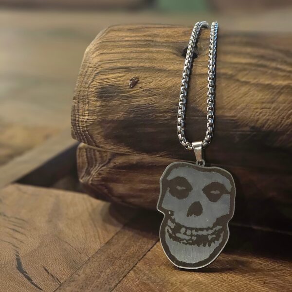 گردنبند میسفیتز – کریمسون گوست (Misfits – Crimson Ghost)