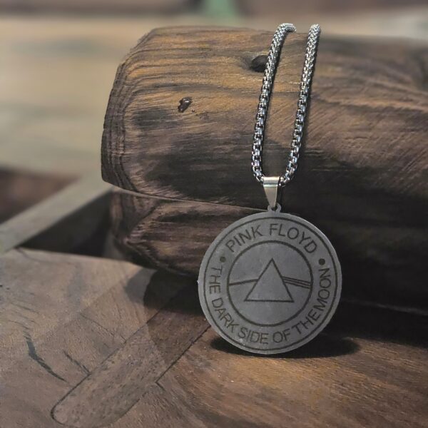 گردنبند پینک فلوید دارک ساید آف د مون (Pink Floyd – The Dark Side of the Moon)