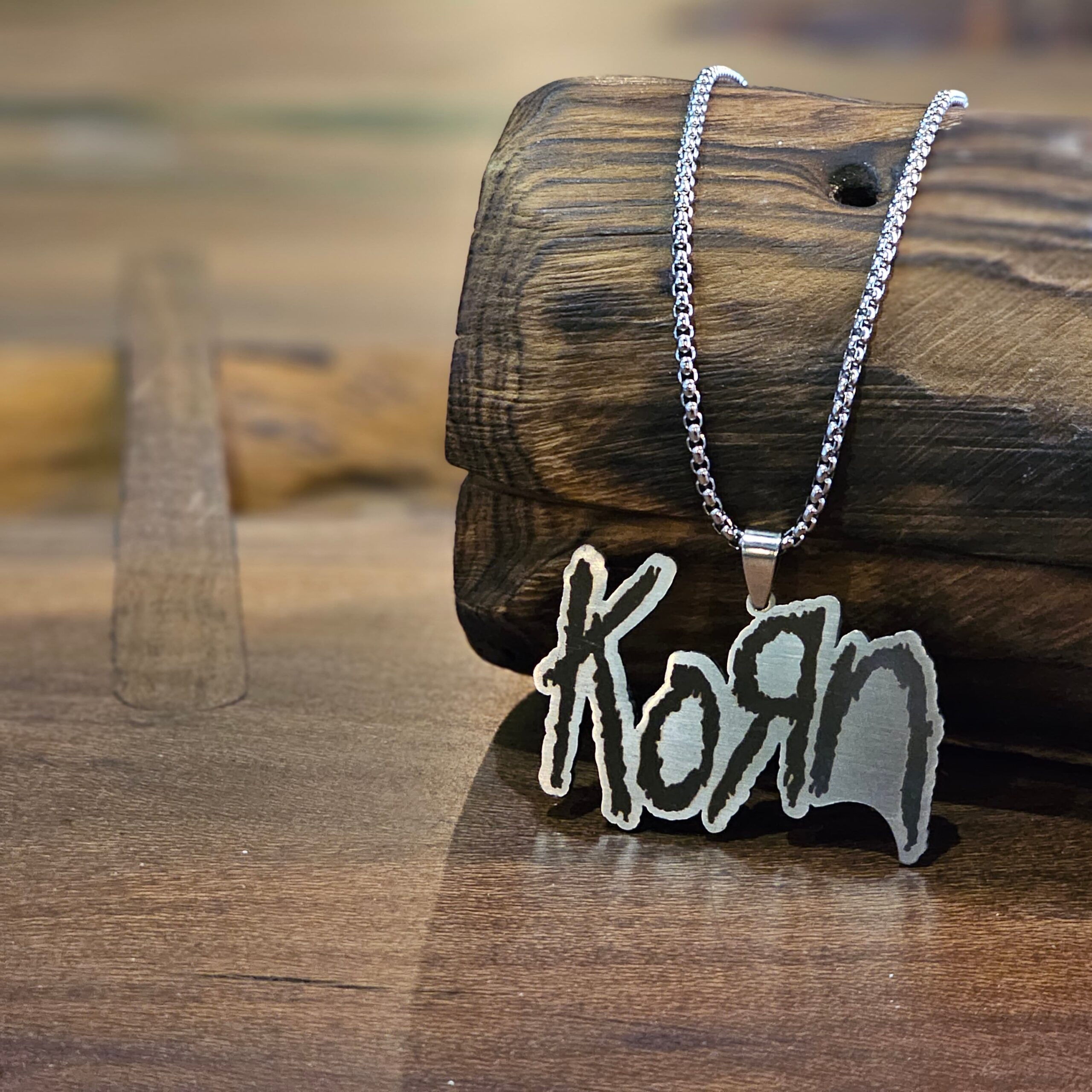 گردنبند کورن (Korn) گردنبند کورن (Korn)