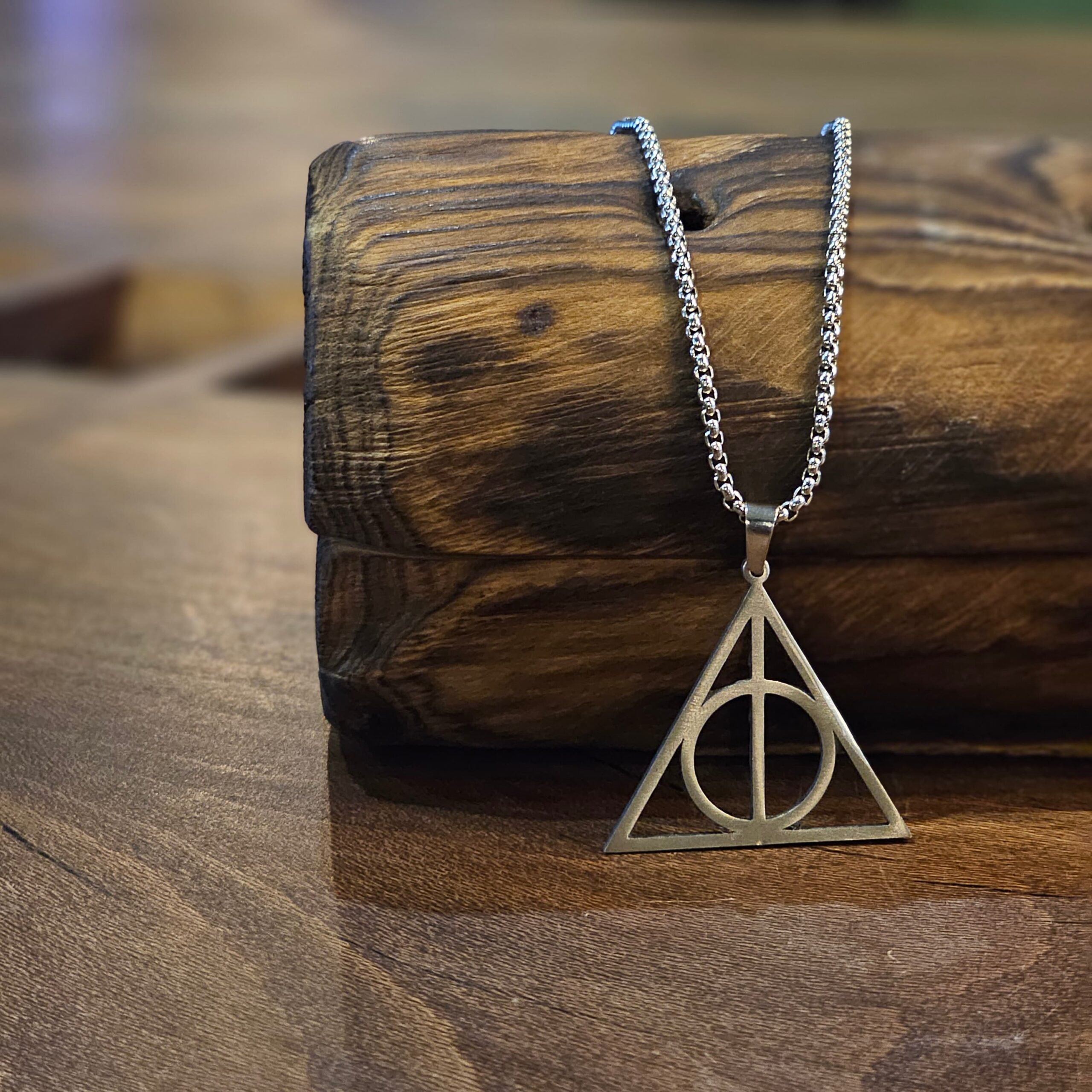 گردنبند هری پاتر یادگاران مرگ (Deathly Hallows) گردنبند هری پاتر یادگاران مرگ (Deathly Hallows)