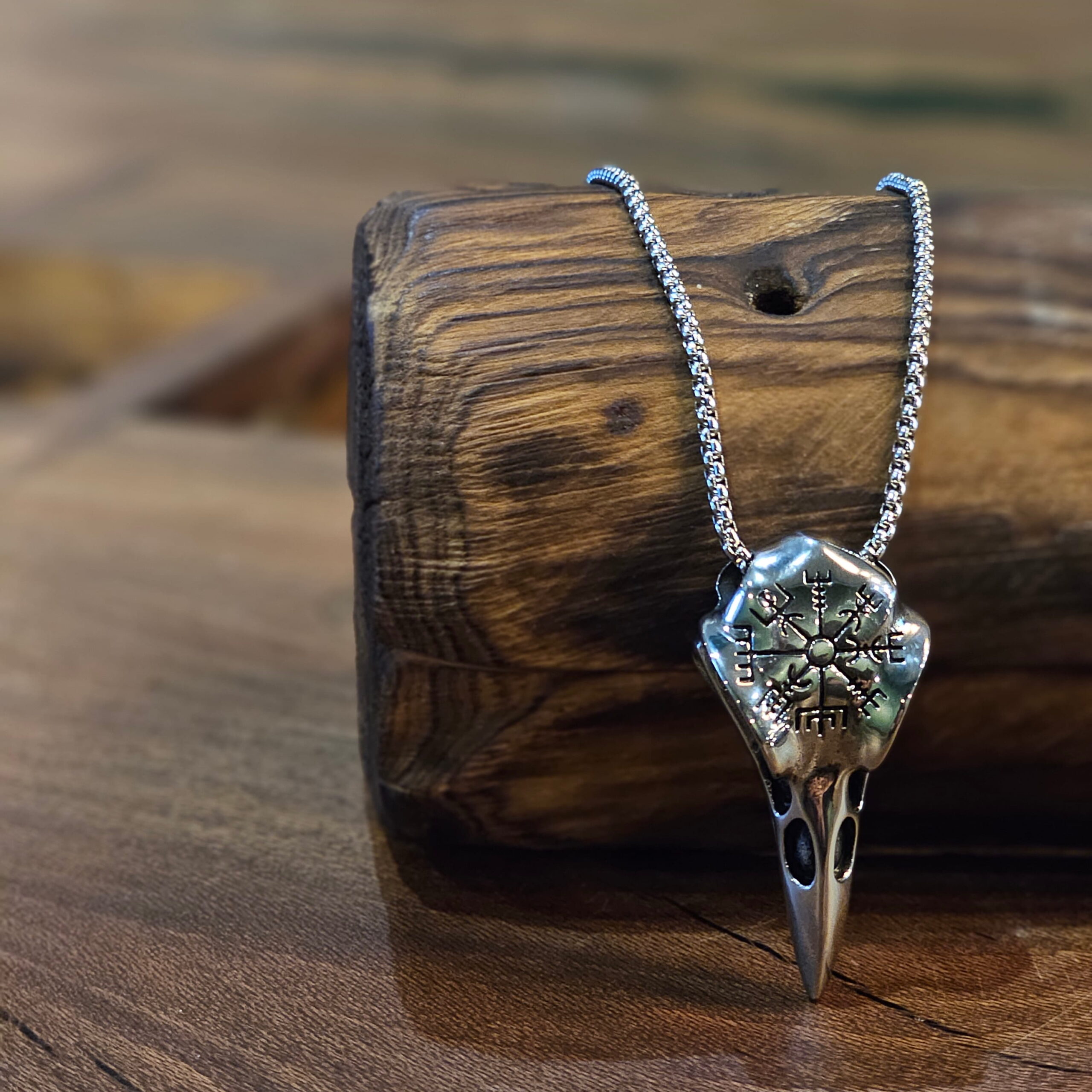 گردنبند وگویسیر (Vegvísir) گردنبند وگویسیر (Vegvísir)