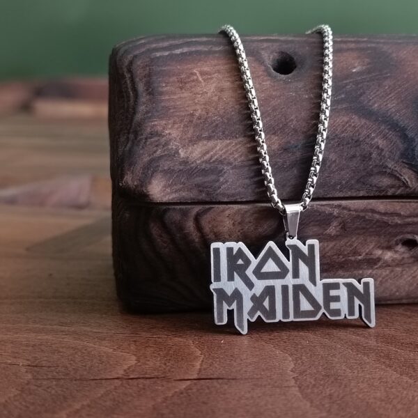 گردنبند آیرن میدن (Iron Maiden)