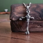 گردنبند صلیب استخوانی (Bone Cross)