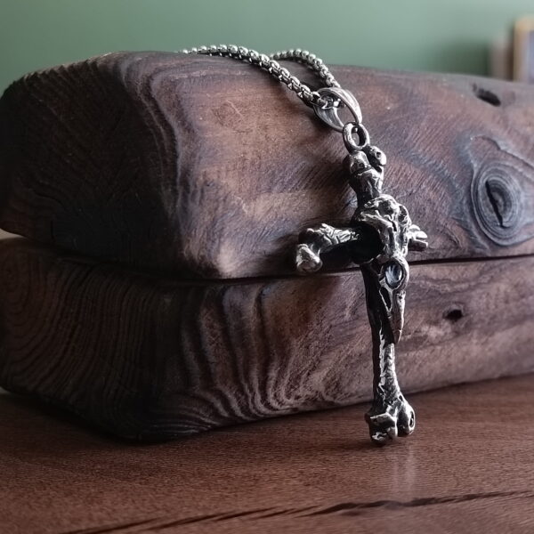 گردنبند صلیب استخوانی (Bone Cross)