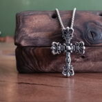 گردنبند صلیب کروم هارتز (Chrome Hearts Cross)