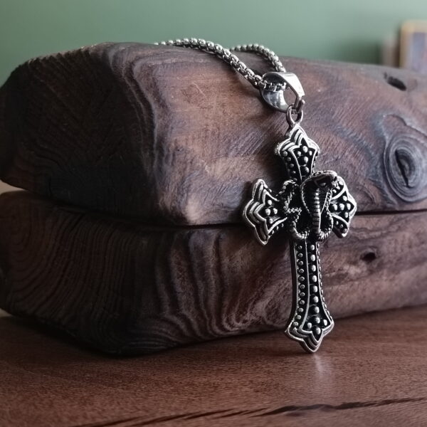 گردنبند صلیب کبرا (Cobra Cross)