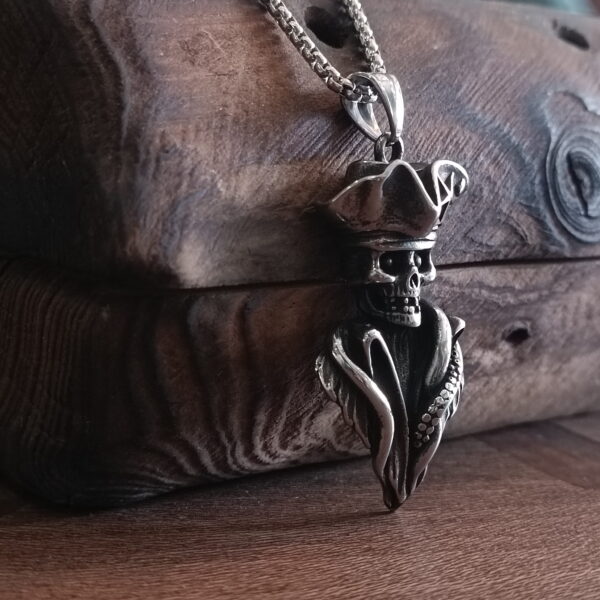 گردنبند دزد دریایی (Pirate Skull)