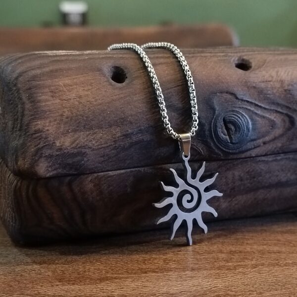 گردنبند خورشید مارپیچی (Spiral Sun)