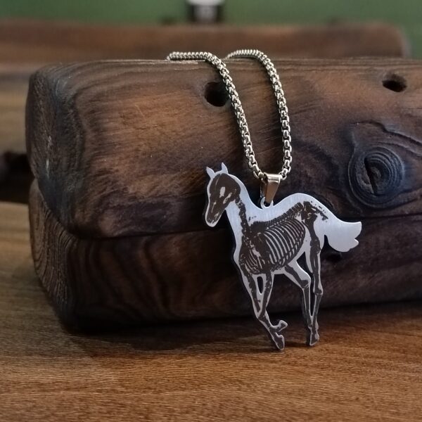 گردنبند دفتونز – White Pony